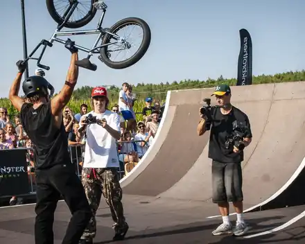 Rider BMX podczas zawodów Urban Games