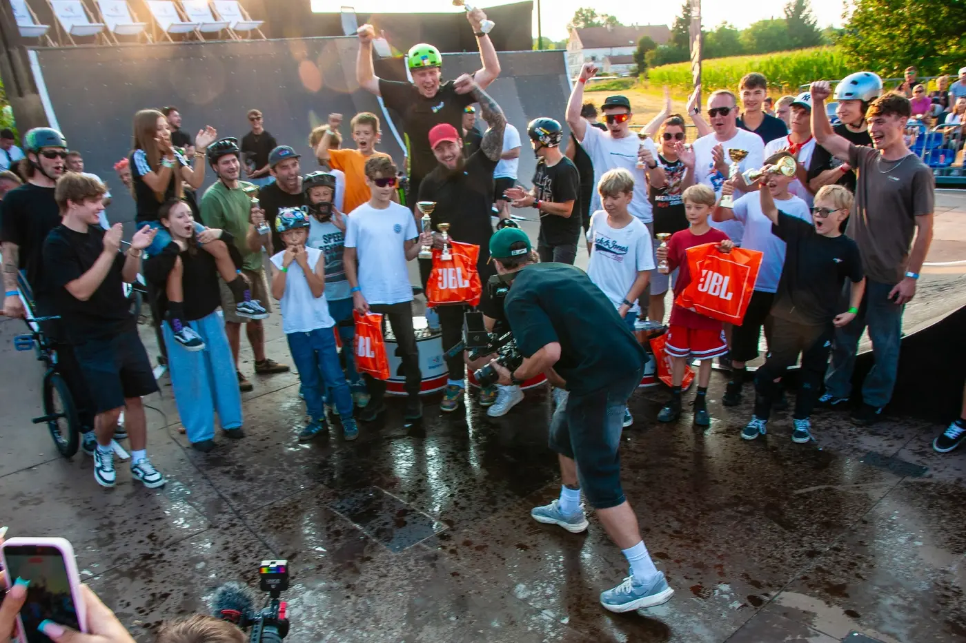 Radość zawodników podczas ceremonii Pucharu Polski BMX Freestyle